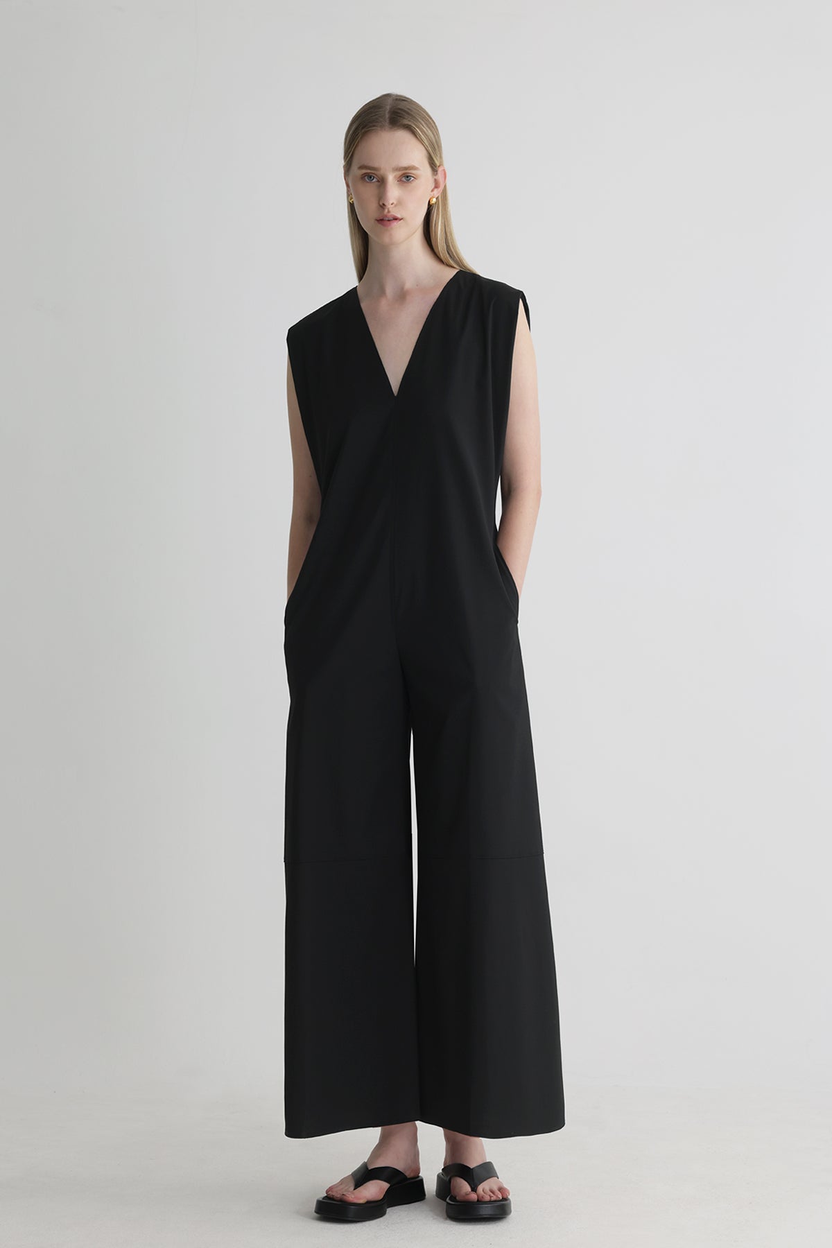 HAKODATE V-neck Jumpsuit – Yumumu